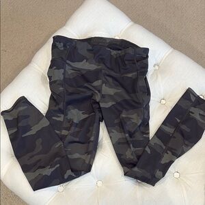 Athleta Contender 7/8 Camouflage Leggings